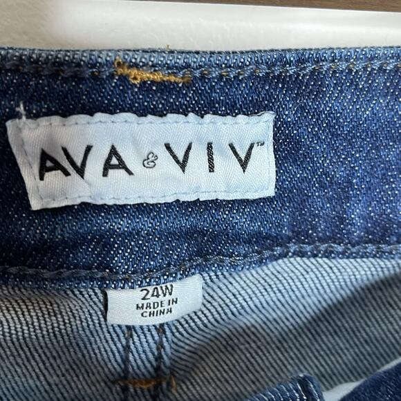 Ava & Viv Cuffed Jean Shorts Womens 24W Denim Mid Rise Stretch Medium Wash Blue - Picture 4 of 6